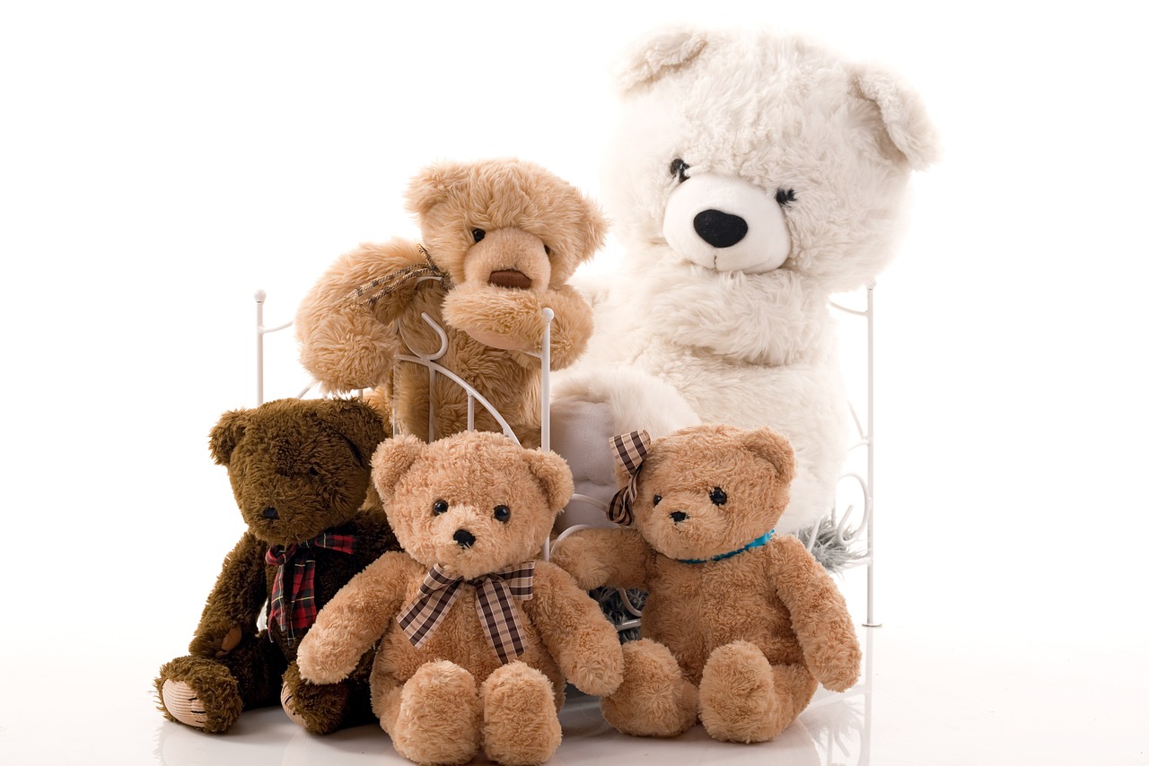 stuffed animals Image by MirelaSchenk from Pixabay
